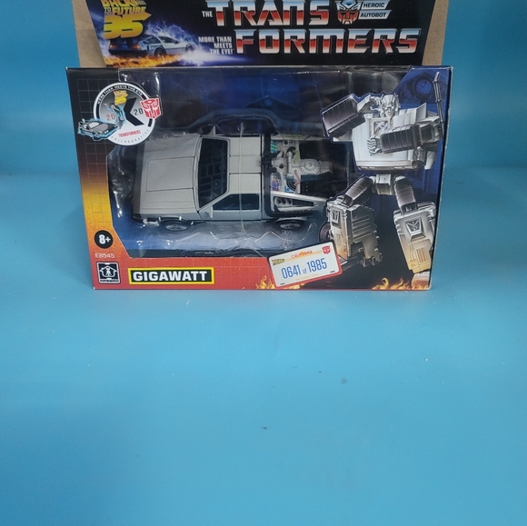 Hasbro Transformers Back to the Future Gigawatt Action Figure - Picture 4 of 9